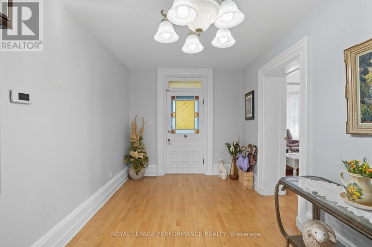 29482695/8-john-street/lorignal/champlain/ontario/K0B1K0_4