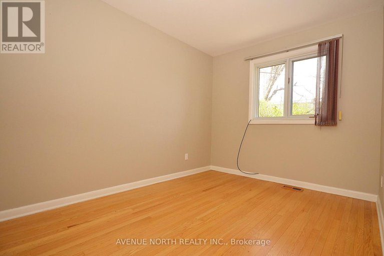28262134/866-claude-street/castle-heightsrideau-high/ottawa/ontario/K1K2S6_16
