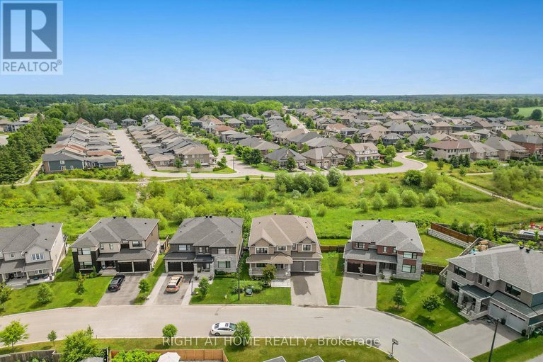 28597120/42-conch-way/mahogany-community/ottawa/ontario/K4M0M4_44