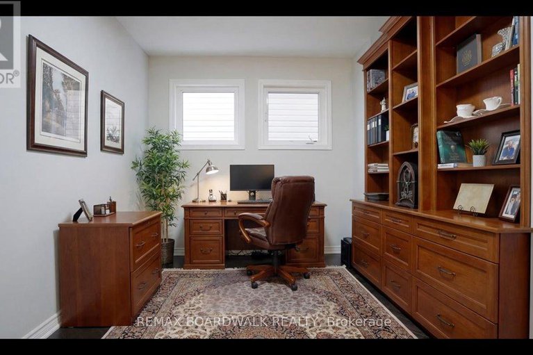 29434197/130-pinelock-street/emerald-meadowstrailwest/ottawa/ontario/K2M0L5_11