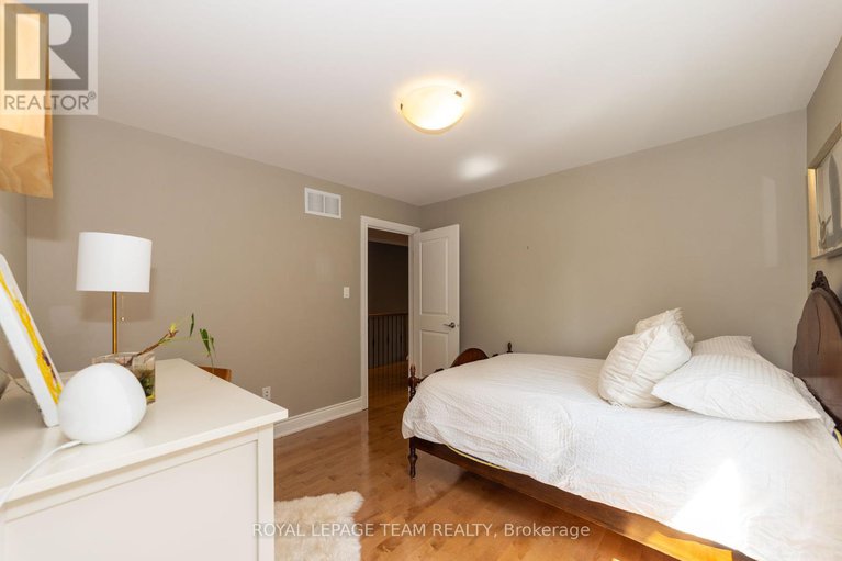 28836024/204-ancaster-avenue/woodroffe/ottawa/ontario/K2B5B3_19
