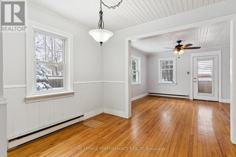 29513400/121-elizabeth-street/pakenham/mississippi-mills/ontario/K0A2X0_21