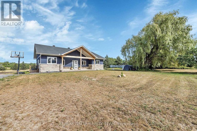 28754797/4645-mcneely-rd-road/sarsfieldbearbrook/ottawa/ontario/K4B1J1_33