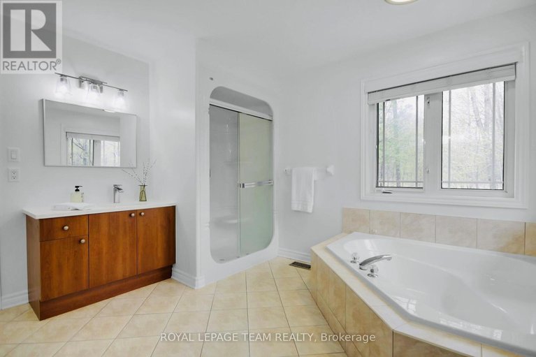 28297086/5719-stuewe-drive/manotick-east-to-manotick-station/ottawa/ontario/K4M1L2_20