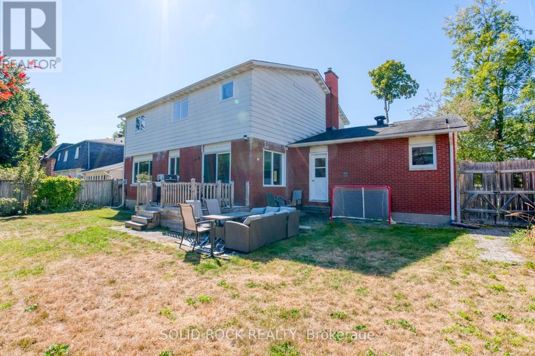 28874945/13-weatherwood-crescent/pineglencountry-place/ottawa/ontario/K2E7C5_28