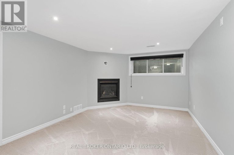 28421576/792-cedar-creek-drive/blossom-parkkemp-parkfindlay-creek/ottawa/ontario/K1T0M6_36