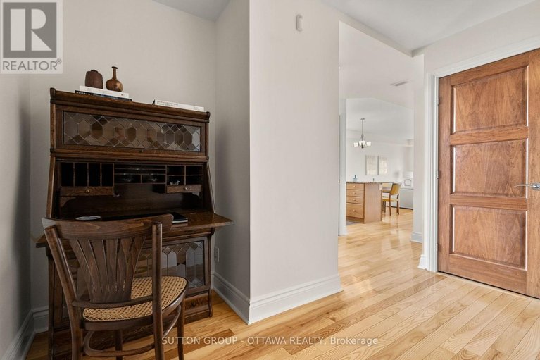 29458300/105-323-winona-avenue/westboro-south/ottawa/ontario/K1Z5H3_4