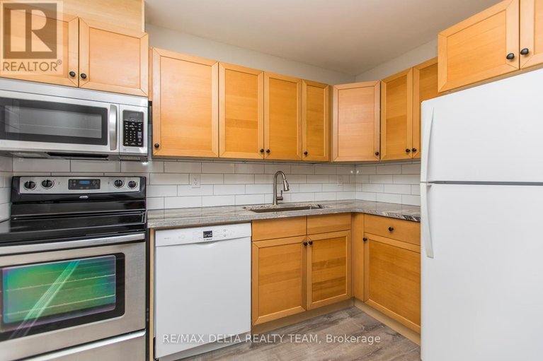 29517311/8-323-monica-crescent/bilberry-creekqueenswood-heights/ottawa/ontario/K1E3N6_13