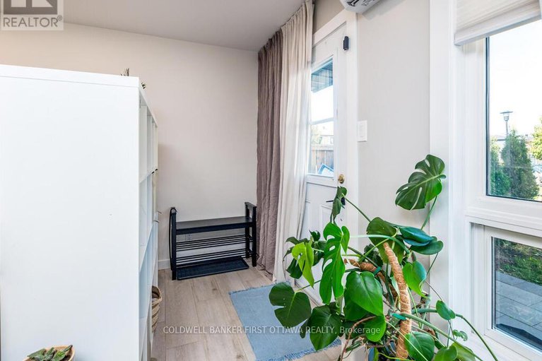 28873248/5c-woodvale-green/craig-henrywoodvale/ottawa/ontario/K2G4G9_15