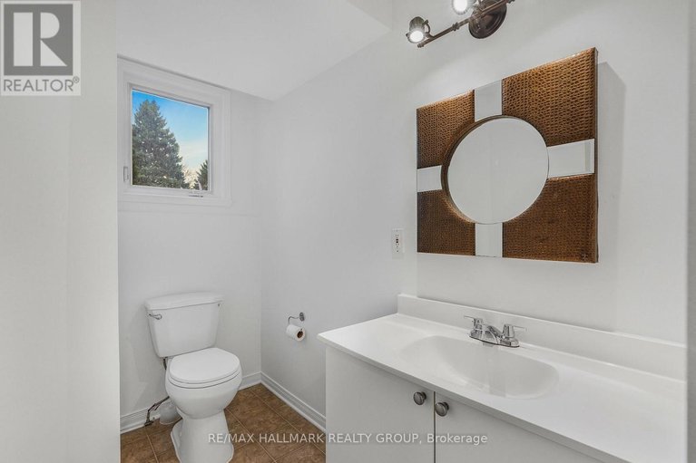 29592597/436-yves-street/town-of-rockland/clarence-rockland/ontario/K4K1E9_28