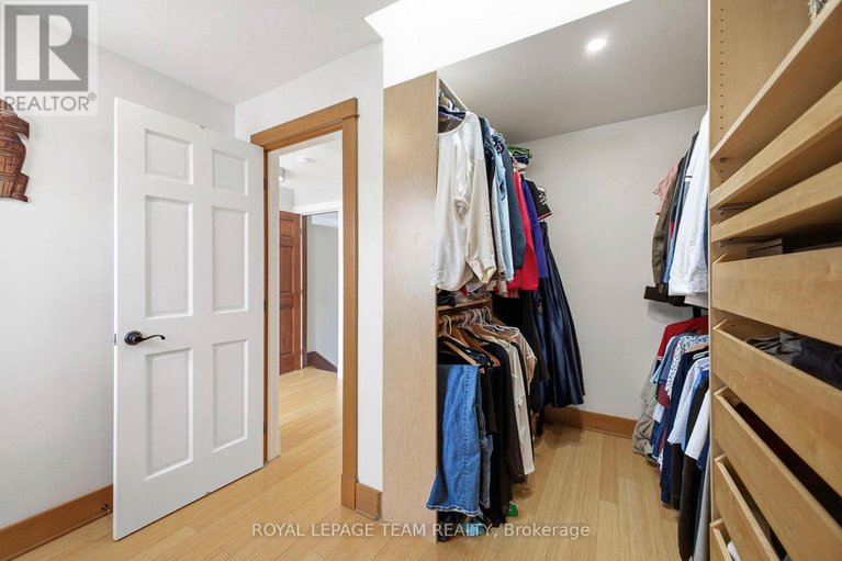 29616442/483-golden-avenue/mckellarhighland/ottawa/ontario/K2A2E4_21