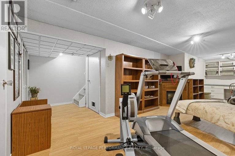 28895549/2463-orient-park-drive/blackburn-hamlet-south/ottawa/ontario/K1B4N2_29