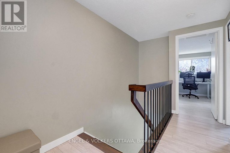 28587086/30-sovereign-avenue/craig-henrywoodvale/ottawa/ontario/K2G4W7_25