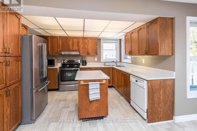 29408101/182-palomino-drive/bridlewood/ottawa/ontario/K2M1P2_20