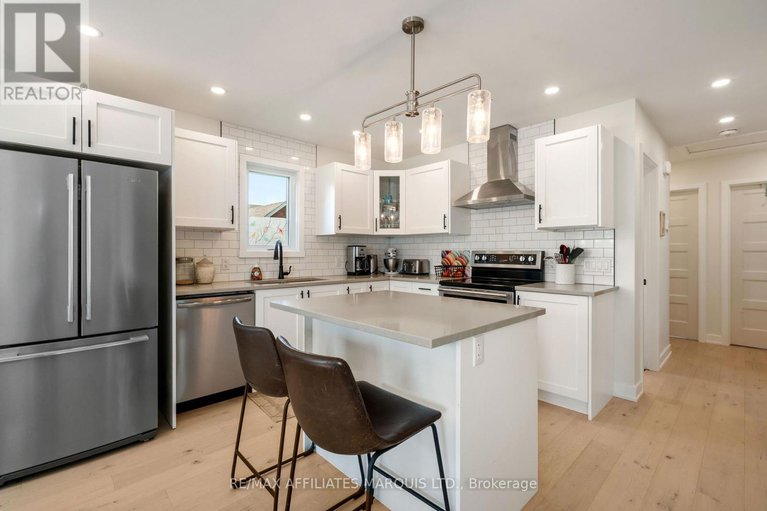 28459869/106-bishop-street-s/alexandria/north-glengarry/ontario/K0C1A0_4