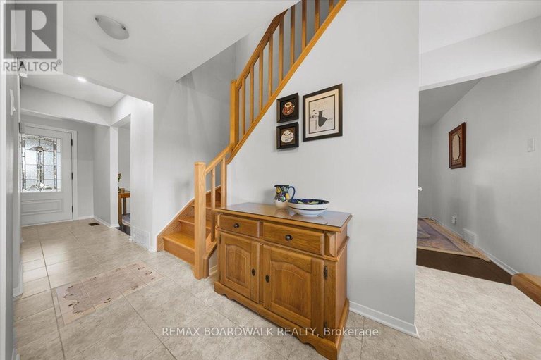 29633977/6241-st-albans-court/convent-glen-north/ottawa/ontario/K1C3C5_26