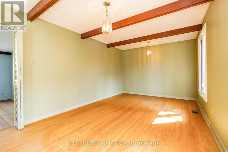 28932484/8-brian-crescent/bruce-farmgraham-parkqualicumbellands/ottawa/ontario/K2H6X3_12