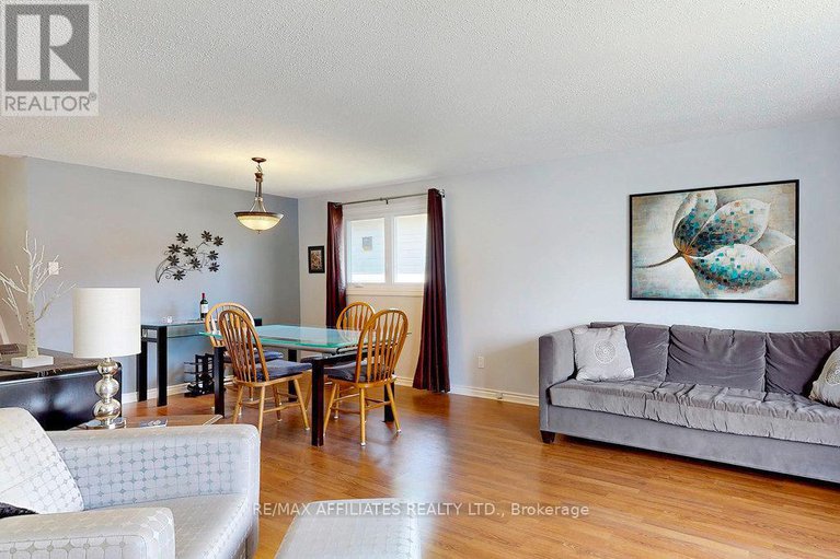 28586266/22-red-maple-crescent/blackburn-hamlet/ottawa/ontario/K1B3Z4_8