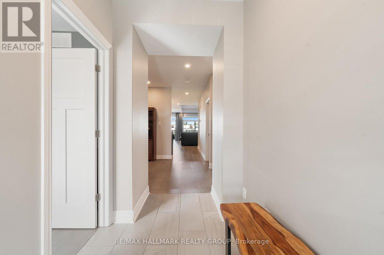 28530471/614-gendarme-circle/mer-bleuebradley-estatesanderson-park/ottawa/ontario/K1W0R1_4