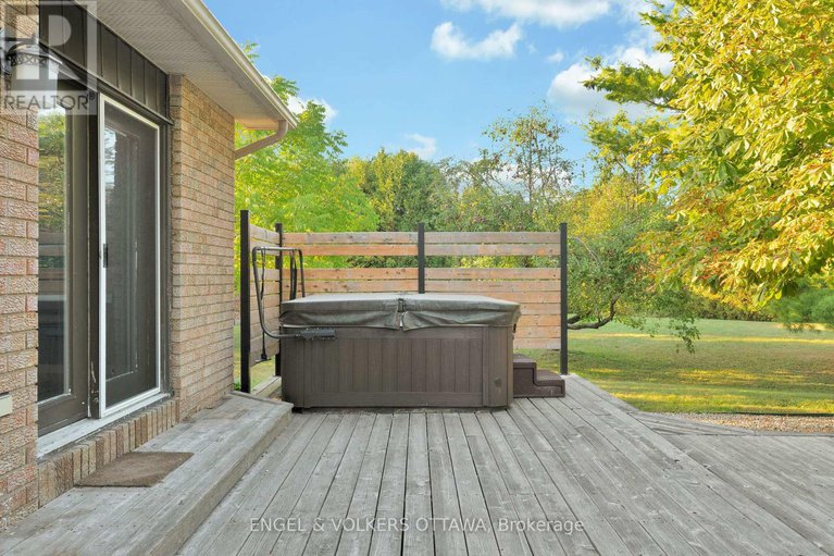 28887714/5233-mclean-crescent/manotick-long-island-nicholls-island/ottawa/ontario/K4M1G1_41