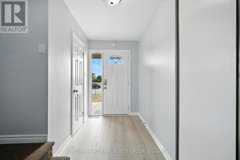 29372260/55-fair-oaks-crescent/craig-henrywoodvale/ottawa/ontario/K2G4W3_3