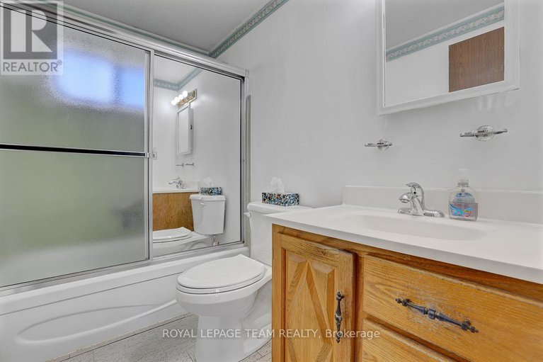 29655714/5523-mitch-owens-road/manotick-south-to-roger-stevens/ottawa/ontario/K1X1C2_22