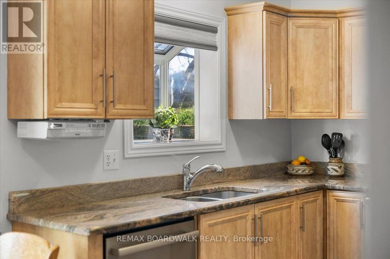 29633977/6241-st-albans-court/convent-glen-north/ottawa/ontario/K1C3C5_14