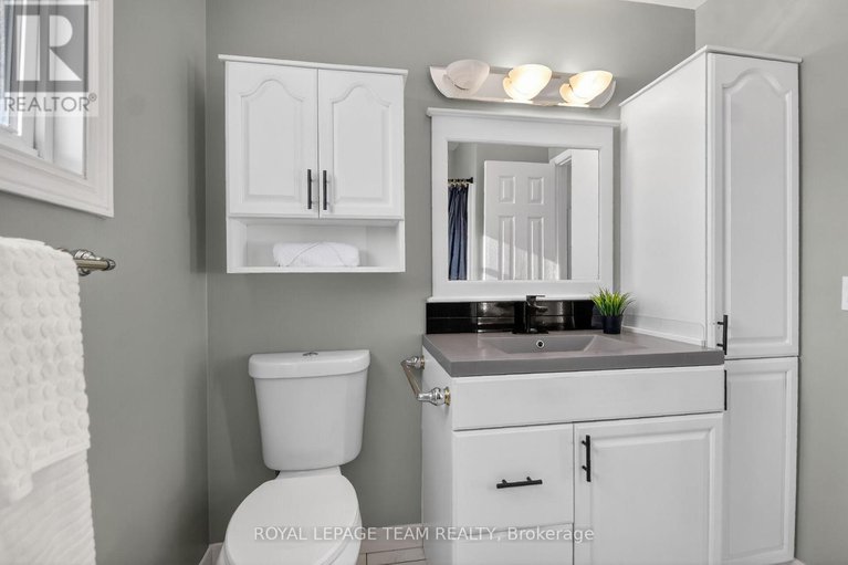 29430721/1604-proulx-drive/fallingbrookpineridge/ottawa/ontario/K4A1T5_30