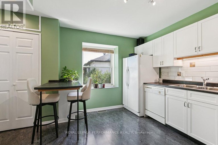 29032584/560-thomson-street/viscount-alexander-park/ottawa/ontario/K1K2J8_18