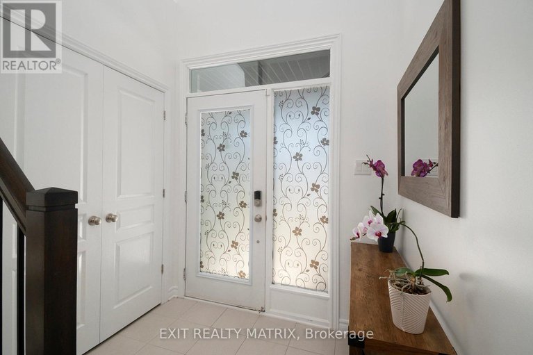 28876116/132-lynn-valley-terrace/mer-bleuebradley-estatesanderson-park/ottawa/ontario/K1W0L5_2