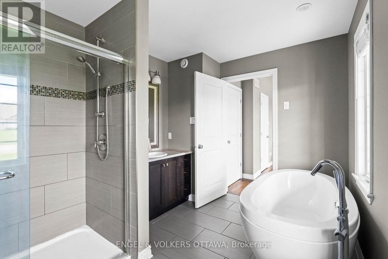 28348542/5567-lombardy-drive/osgoode/ottawa/ontario/K0A2W0_23