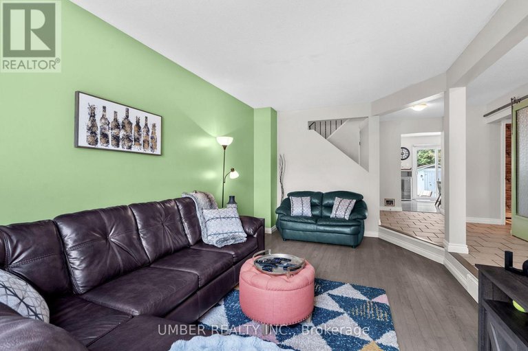 28623557/1130-st-emmanuel-terrace/convent-glen-north/ottawa/ontario/K1C2J7_13