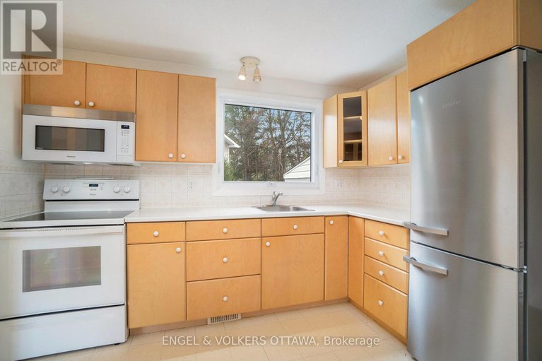 28290206/1805-applegrove-court/beacon-hill-south/ottawa/ontario/K1J6S4_17