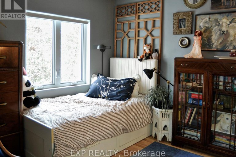 29677911/145-blackburn-avenue/sandy-hill/ottawa/ontario/K1N8A6_14