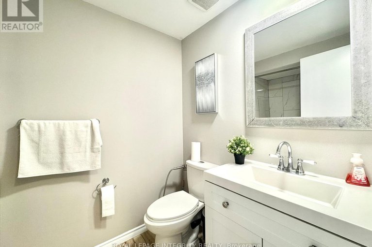 28900486/1584-hoskins-crescent/fallingbrookpineridge/ottawa/ontario/K4A2J1_15