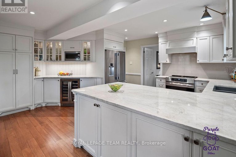 28136010/5-erinlea-court/pineglencountry-place/ottawa/ontario/K2E7C8_12