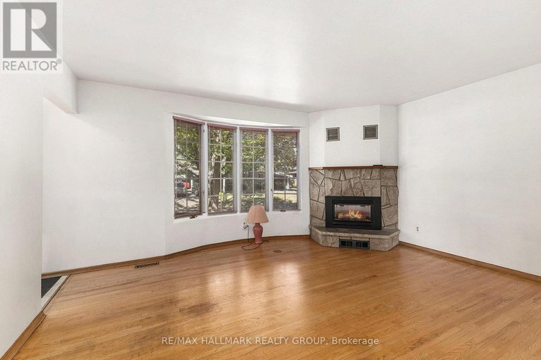 28927132/1986-michigan-avenue/urbandale-acres/ottawa/ontario/K1H6Y2_5