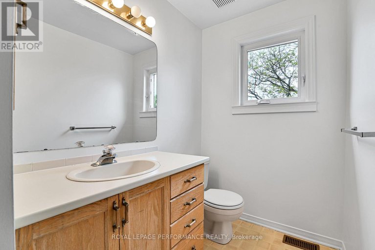 28371665/17-1838-summerfields-crescent/chapel-hill/ottawa/ontario/K1C7B7_25