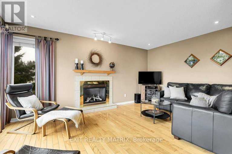 29619267/4717-mcneely-road/sarsfieldbearbrook/ottawa/ontario/K4B0J2_5