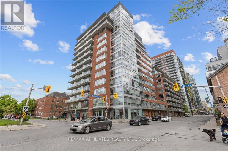 28155411/201-180-york-street/lower-townbyward-market/ottawa/ontario/K1N1J6_1