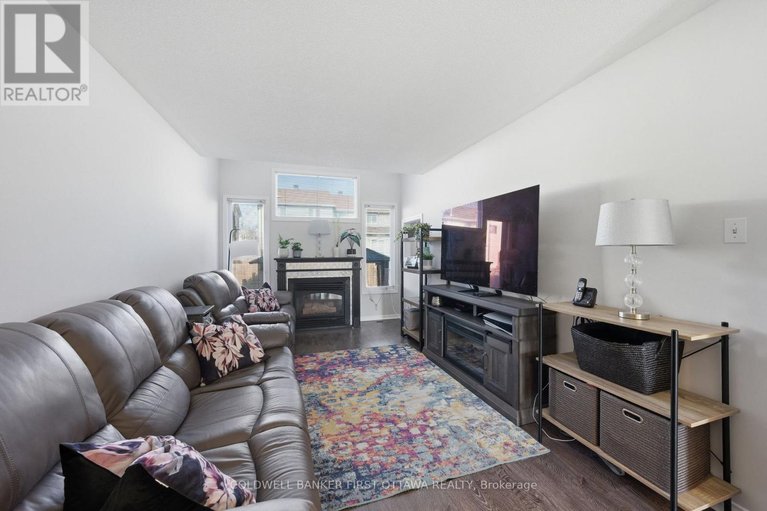 29644136/1902-hennessy-crescent/fallingbrookgardenway-south/ottawa/ontario/K4A3X7_8