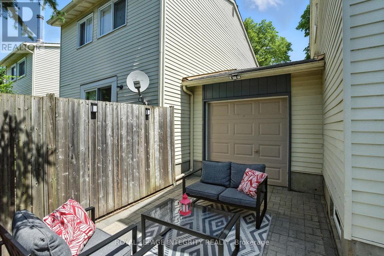 28545916/1760-lafrance-drive/queenswood-heights-south/ottawa/ontario/K1E2H2_28