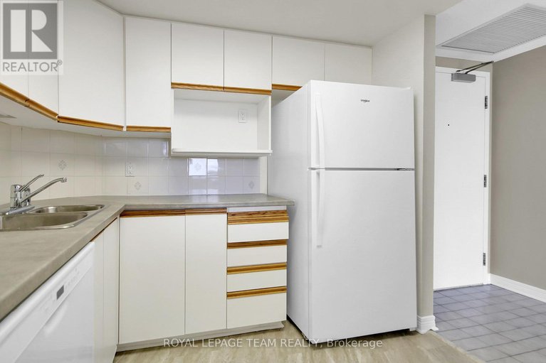 28815929/804-100-grant-carman-drive/borden-farmstewart-farmcarleton-heightsparkwood-hills/ottawa/ontario/K2E8B8_18