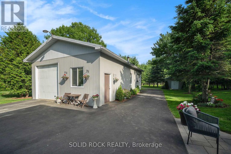 28943108/2278-russland-road-e/russell-twp/russell/ontario/K0A3H0_13