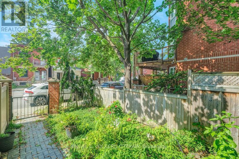 28836978/6-stockport-private/ottawa-centre/ottawa/ontario/K2P2J3_28