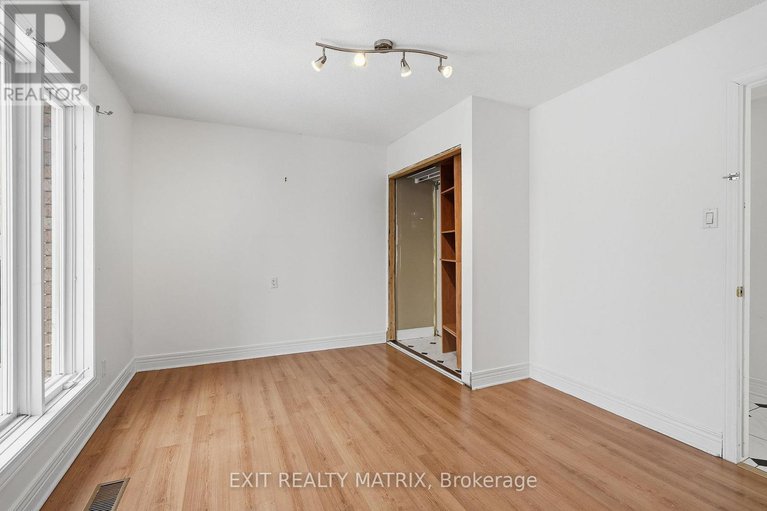 29349374/203-montee-outaouais-road/town-of-rockland/clarence-rockland/ontario/K4K1G2_12