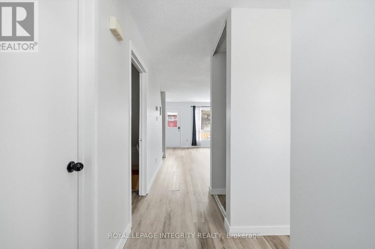 29437304/5-228-millroad-way/chatelaine-village/ottawa/ontario/K1E2C9_3