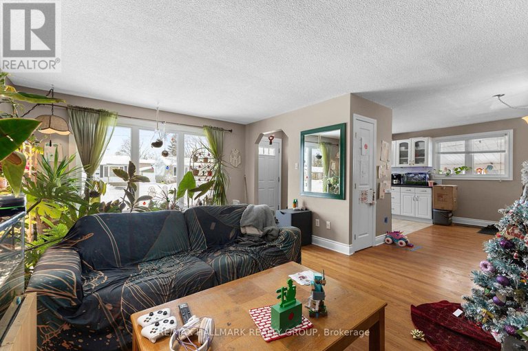 29229707/816-willow-avenue/chatelaine-village/ottawa/ontario/K1E1C7_3
