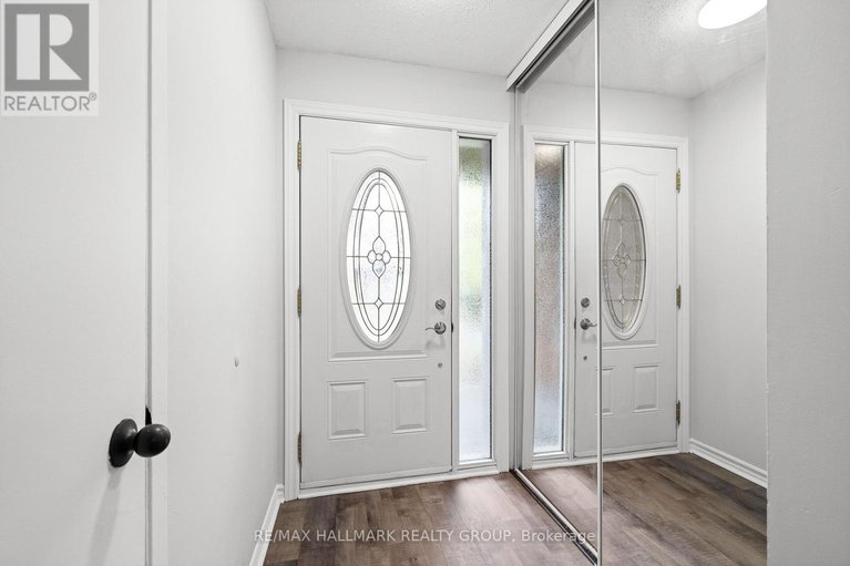 29300116/1083-millwood-court/convent-glen-north/ottawa/ontario/K1C3E9_3