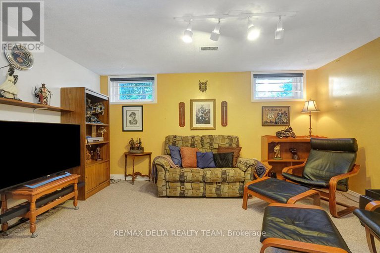 28636834/6383-st-louis-drive/hiawatha-parkconvent-glen/ottawa/ontario/K1C2X9_34